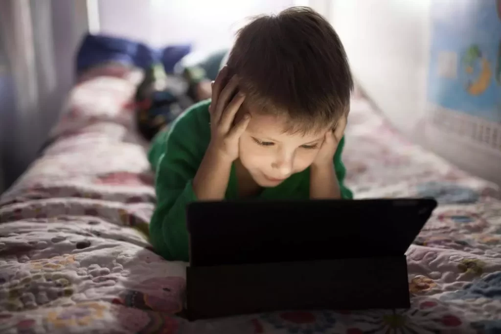 Os Impactos do Excesso de Tela no Desenvolvimento Cerebral do seu Filho